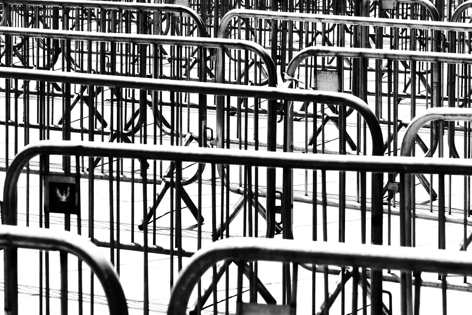 Barrières de canalisation de foule empilées