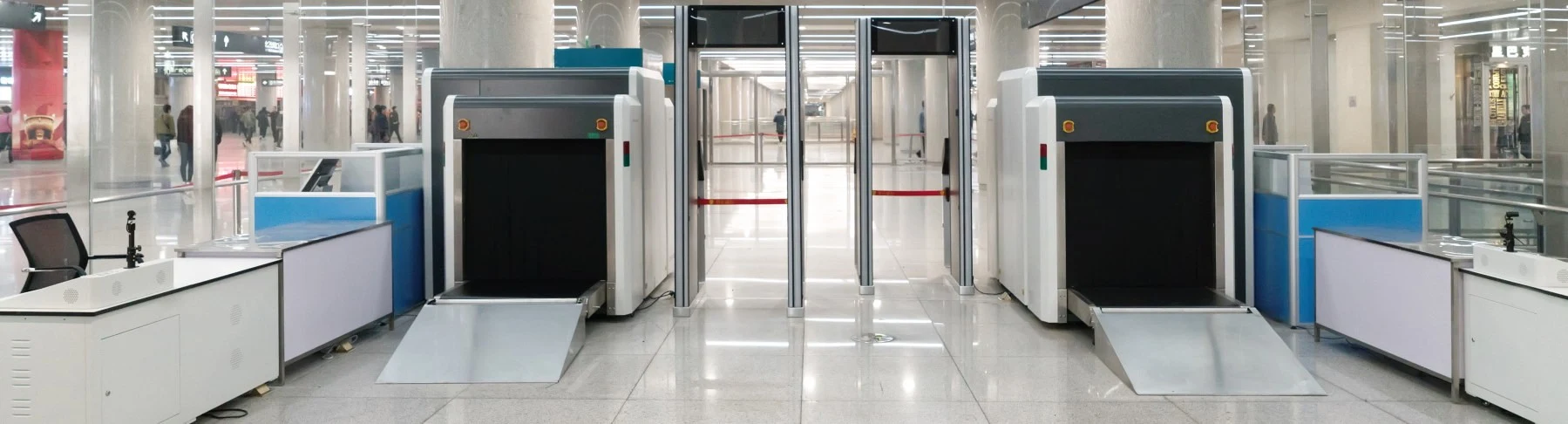 Hall de contrôle de sûreté équipé de portiques de détection
